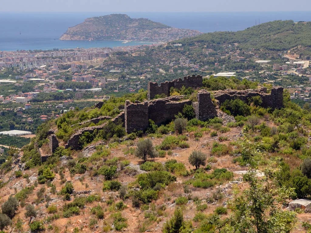 Alanyas Geschichte entdecken - Die Burg Kızılcaşehir