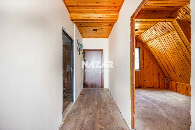Alanya Üzümlüde 1.269 m² Tarla İçinde 2 Adet Havuzlu 3+1 EV