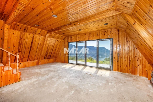 Alanya Üzümlüde 1.269 m² Tarla İçinde 2 Adet Havuzlu 3+1 EV