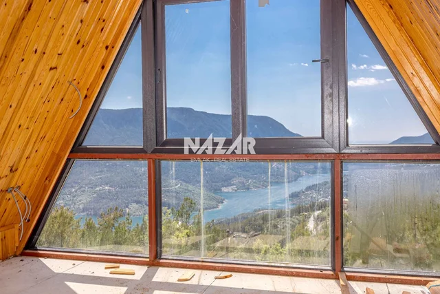 Alanya Üzümlüde 1.269 m² Tarla İçinde 2 Adet Havuzlu 3+1 EV
